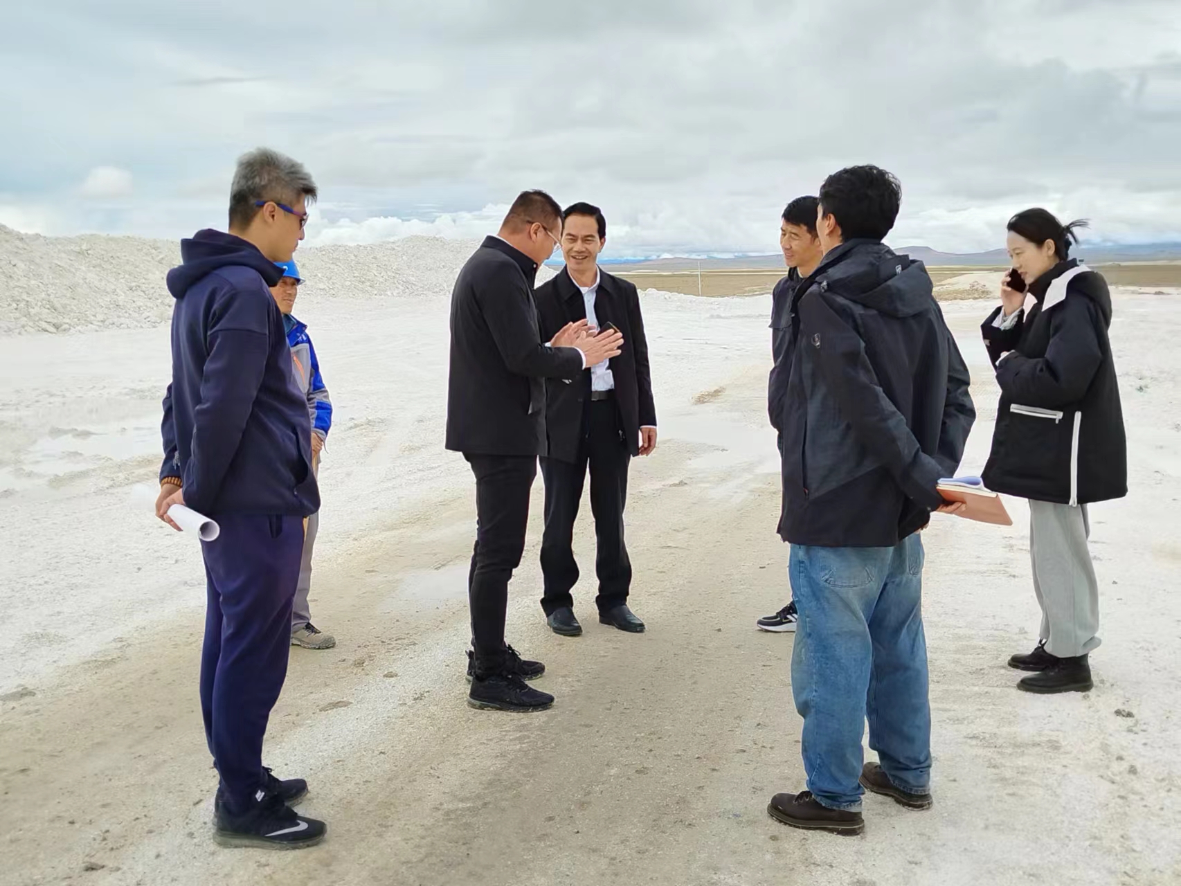 西藏自治区工业和信息化厅徐龙海副厅长一行到班嘎湖矿山调研指导工作
